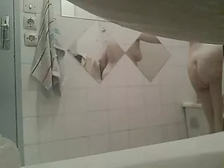 Rubia con gran polla 720p follando audio latino